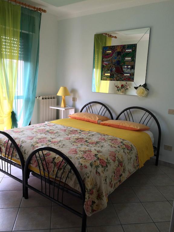 B&B Mirella Citta Sant'Angelo Rum bild