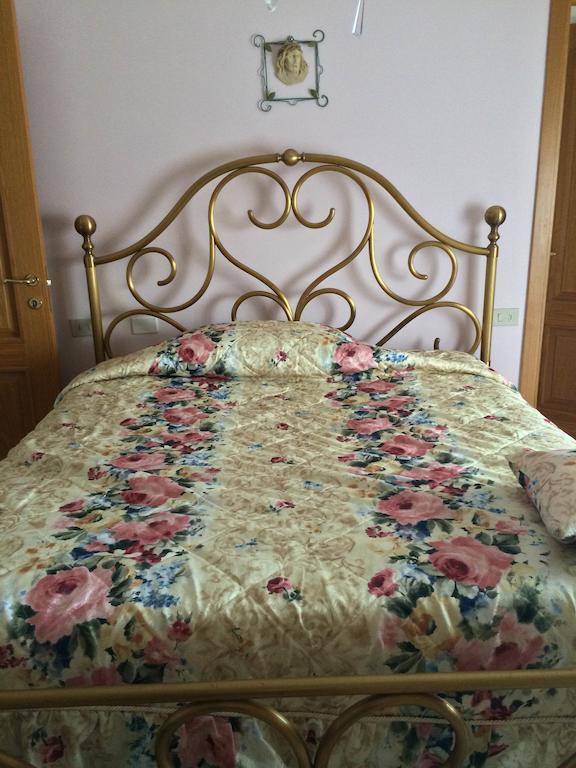 B&B Mirella Citta Sant'Angelo Rum bild