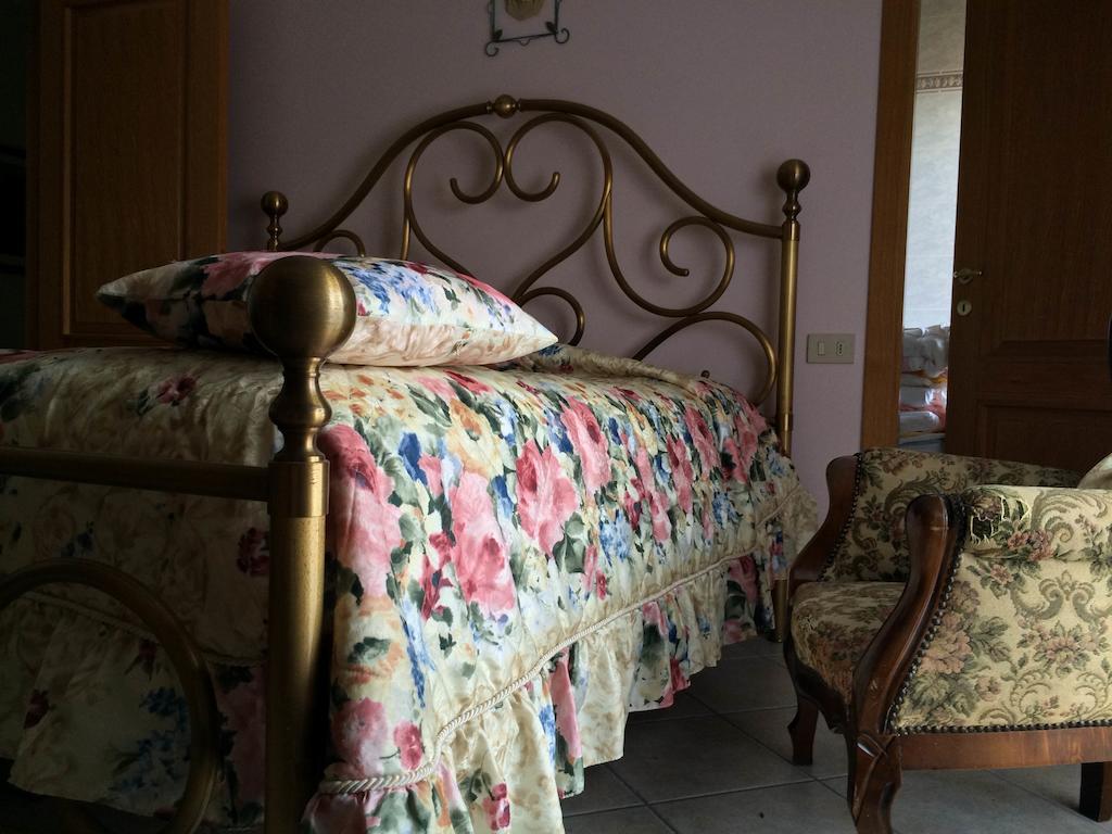 B&B Mirella Citta Sant'Angelo Rum bild
